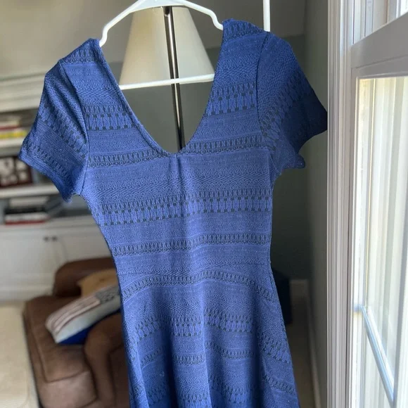 Francesca’s Blue Rain Dress short sleeve Sz M - Picture 2 of 8